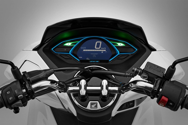 5 Kekurangan Honda PCX 150, Layak Dibeli? panel instrumen pcx 150