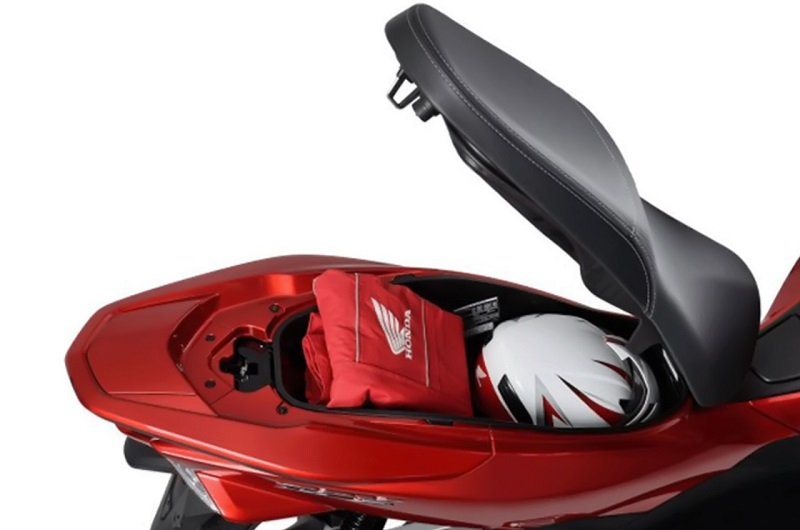 7 Kelebihan Honda PCX 150 yang Tidak Dipunya Nmax bagasi honda pcx