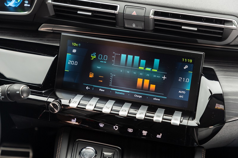 Mengenal Desain i-Cockpit Peugeot, Canggih Sob! Head unit Peugeot i-Cockpit