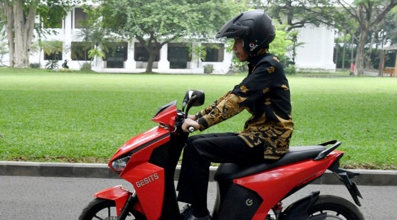 Lelang Motor Listrik Gesits Jokowi, Laku Rp2,55 Miliar motor gesits