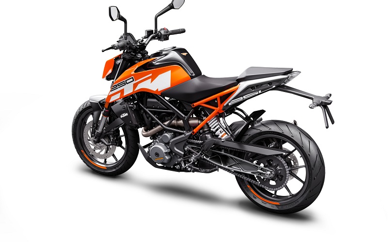 5 Kelebihan KTM Duke 250 yang Tidak Dipunya MT-25 Bobot ringan ktm duke 250