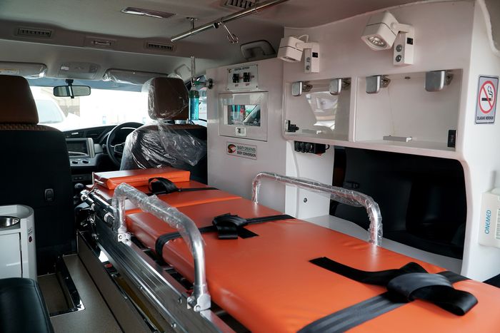 Perlengkapan medis di Kijang Innova Ambulans