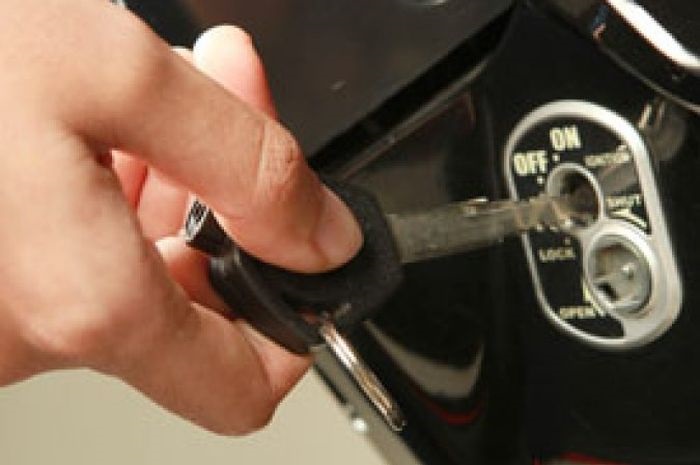 Cara Kunci Stang Motor yang Benar untuk Hindari Pencurian Pengaman Kunci Sepeda Motor
