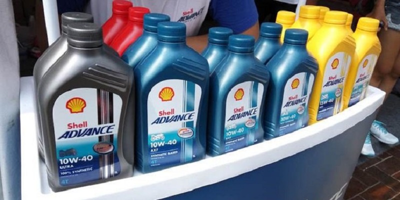 Tips Memilih Oli Motor Terbaik dan 9 Rekomendasinya memilih oli motor terbaik