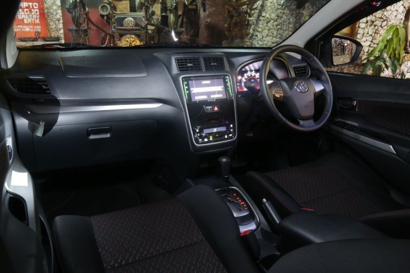 Komparasi Toyota Avanza Vs Mitsubishi Xpander, Pilih Mana? Interior Toyota Avanza Vs Xpander
