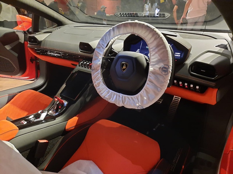 Lamborghini Huracan EVO AWD Dijual, Berapa Harganya? Interior Lamborghini Huracan EVO AWD