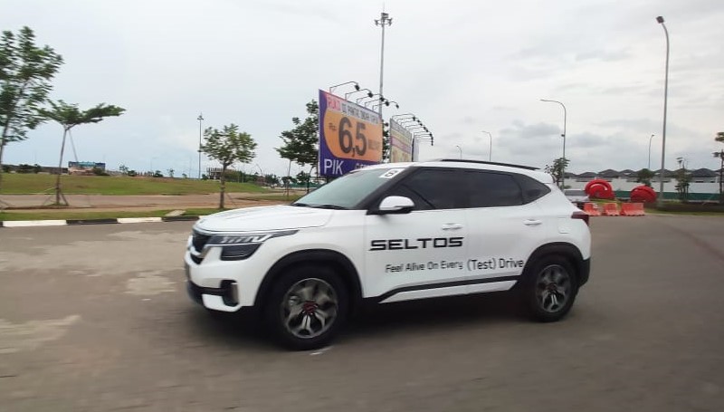 7 Rekomendasi Mobil Mesin Turbo Murah di Indonesia Kia Seltos mobil turbo murah