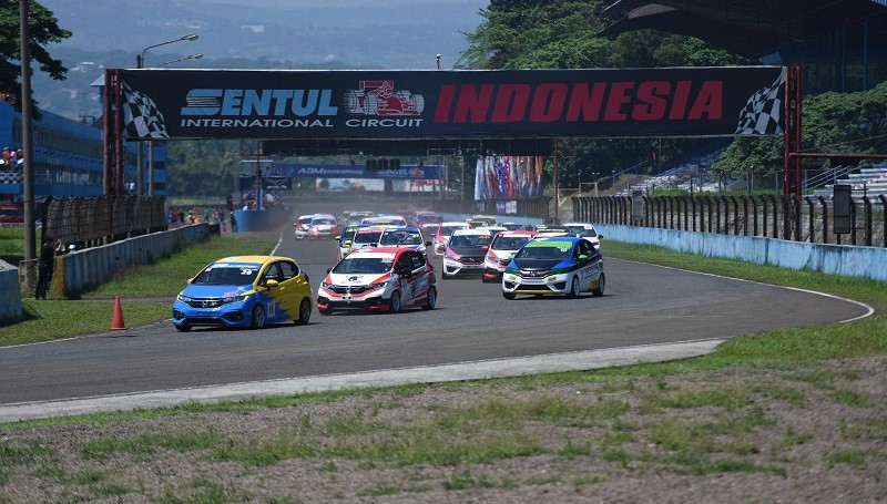 Honda Rilis Aplikasi Game Brio Virtual Drift Challenge Honda Jazz Speed Challenge