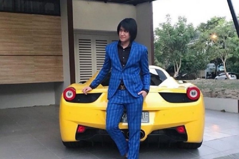 9 Kisaran Harga Mobil Mewah Artis Indonesia Kevin Aprilio dengan Ferrari