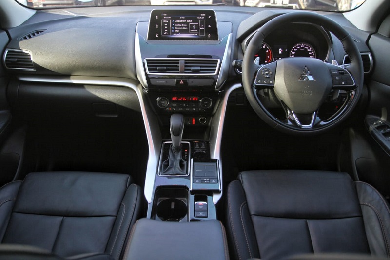 Toyota Corolla Cross Vs Mitsubishi Eclipse Cross, Beli yang Mana? interior mitsubishi eclipse cross