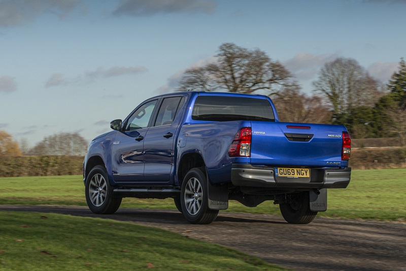 Toyota Hilux Facelift Mengaspal, Apa Saja yang Berubah? Toyota Hilux Facelift
