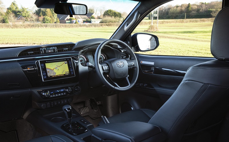 Toyota Hilux Facelift Mengaspal, Apa Saja yang Berubah? Toyota Hilux facelift