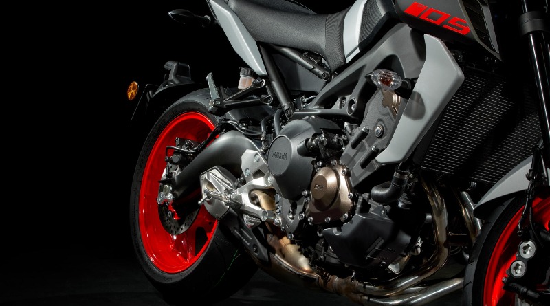 Spesifikasi Yamaha MT-07 Vs MT-09, Beli yang Mana? mesin yamaha mt-09
