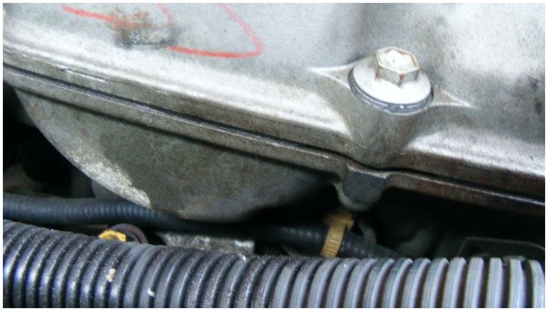 6 Penyebab Air Radiator Mendidih dan Cara Mengatasinya Seal rusak berpotensi menimbulkan panas lebih di ruang mesin
