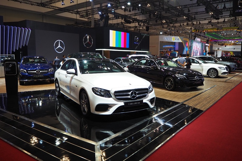 6 Mobil Sedan Terbaik yang Ramah Lingkungan Mercedes-Benz E300e EQ Power