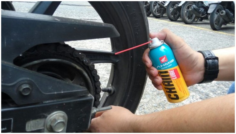 10 Rekomendasi Pelumas Rantai Motor Terbaik, Mau? AHM Chain lube