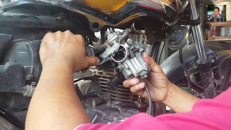 Perbedaan Motor Injeksi dan Karburator, Kelebihan & Kekurangan perbedaan motor injeksi dan karburator