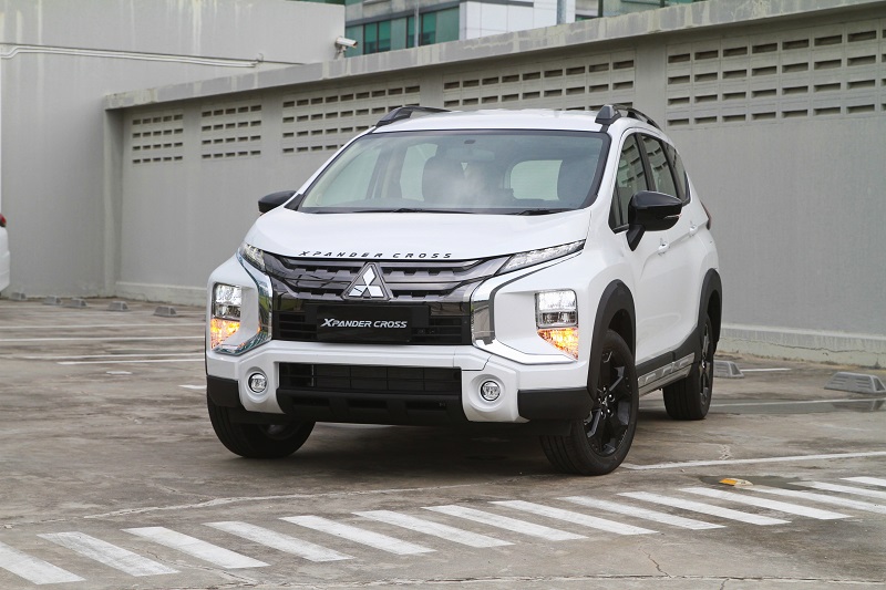 13 Mobil SUV Murah dan Terbaik 2021 mobil suv murah Mitsubishi Xpander Cross Rockford Fosgate Black Edition 004