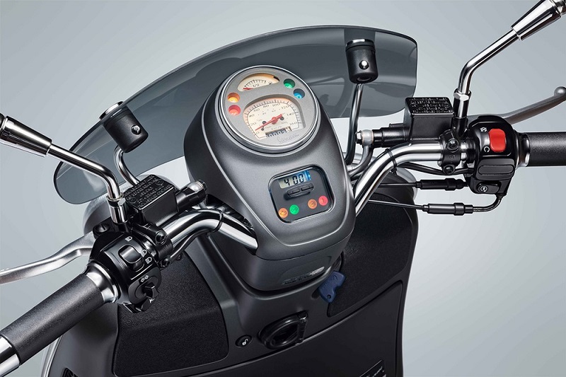 Vespa Sei Giorni II Tampil Beda, Mesin Paling Bertenaga! vespa sei giorni ii