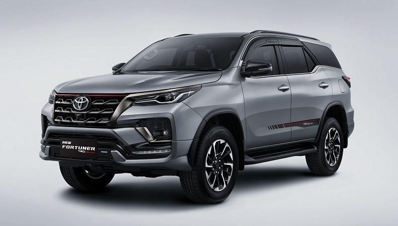 Sejarah Toyota Fortuner dari Generasi ke Generasi Kelebihan Toyota Fortuner facelift 2020