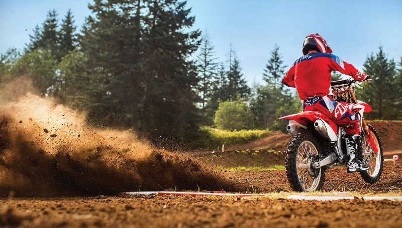 5 Tips Naik Motor Offroad untuk Pemula, Dijamin Bisa! tips naik motor offroad