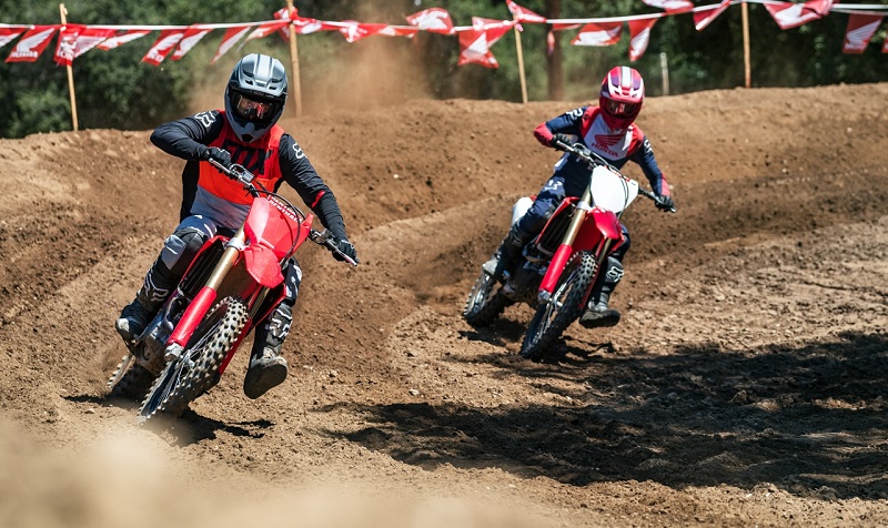 5 Tips Naik Motor Offroad untuk Pemula, Dijamin Bisa! naik motor offroad