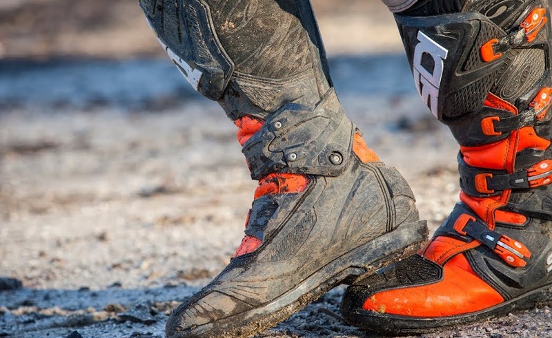 5 Riding Gear Motor Offroad yang Wajib Dipakai riding gear motor offroad sepatu