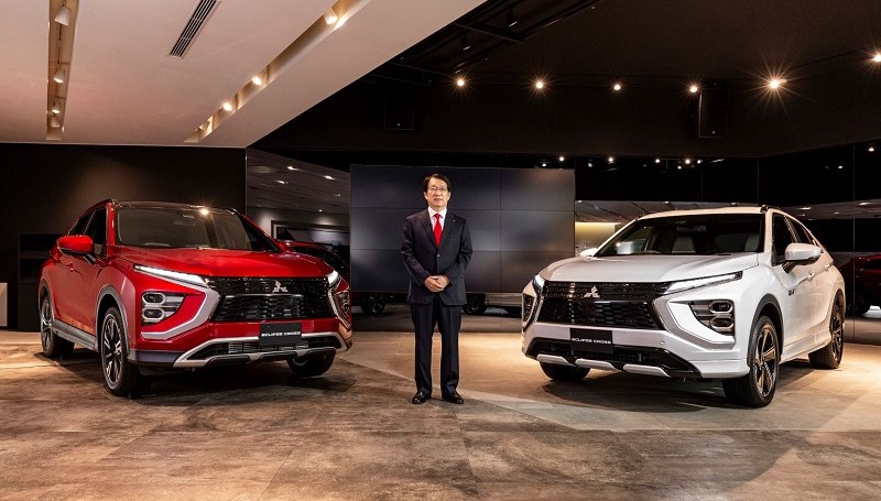Mitsubishi Eclipse Cross PHEV Resmi Meluncur Mitsubishi Eclipse Cross PHEV dan Bensin terbaru rilis di Jepang
