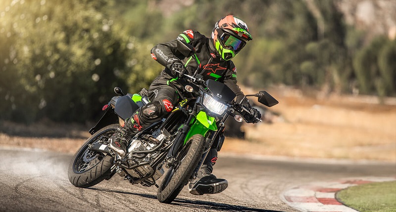 Kawasaki KLX 300 Supermoto, Mungil dan Menyenangkan kawasaki klx 300 supermoto