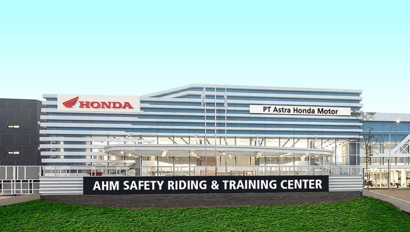 114.576 Orang Ikut Program Safety Riding Honda Saat Pandemi ahm safety riding park & training center