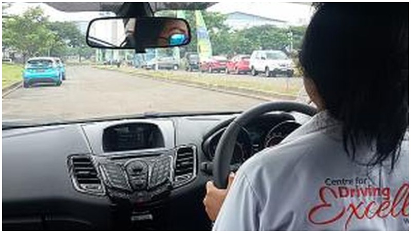Kisaran Biaya Kursus Mengemudi Mobil, Mahal? Ilustrasi belajar mengemudi