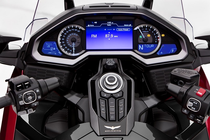 Honda Gold Wing 2021, Lebih Nyaman untuk Touring panel instrumen honda gold wing 2021