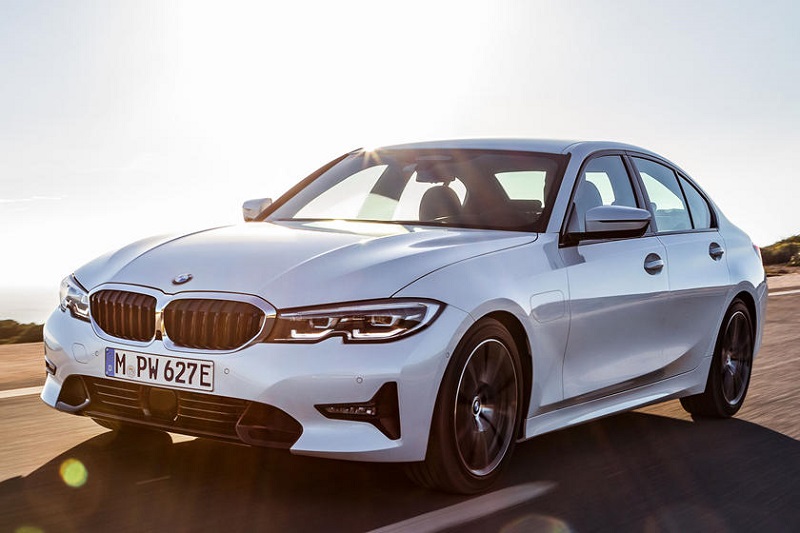 BMW Seri 3 dan Seri 5 Plug-In Hybrid Bakal Mengaspal Maret BMW Seri 3 dan Seri 5 Plug-in Hybrid