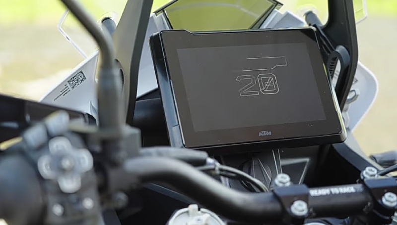 KTM 1290 Super Adventure R 2021 Meluncur, Siap Garuk Tanah! Screenshot 2021 03 01 07 26 21