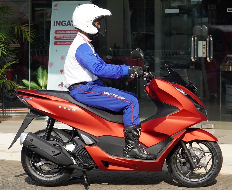 5 Tips Naik Motor Matik, Jangan Asal! tips naik motor matik