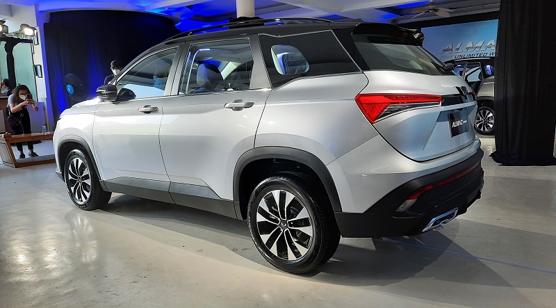 5 Perbedaan Wuling Almaz Vs Almaz RS, Mending Mana? wuling almaz vs almaz rs
