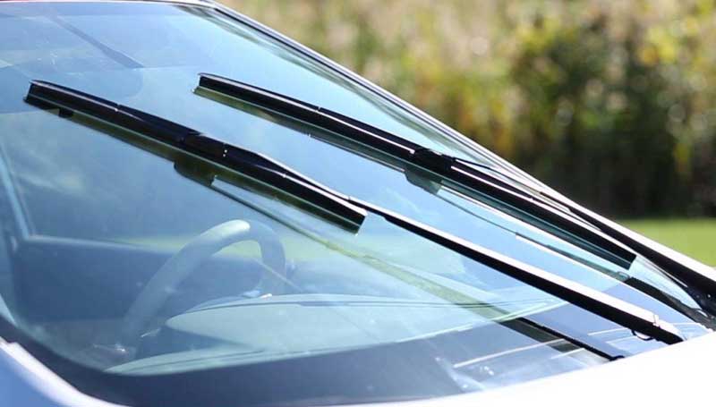 9 Cara Merawat Mobil Sendiri di Rumah, Selama PPKM Darurat cara merawat mobil sendiri di rumah - air wiper mobil