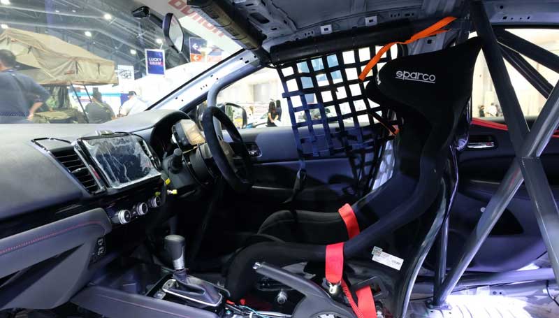 Sosok Mobil Balap Honda City Hatchback RS Dipamerkan! interiro mobil balap honda city hatchback rs