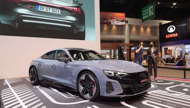 3 Mobil Sport Mewah di Panggung BIMS 2021 3 mobil sport mewah di BIMS 2021