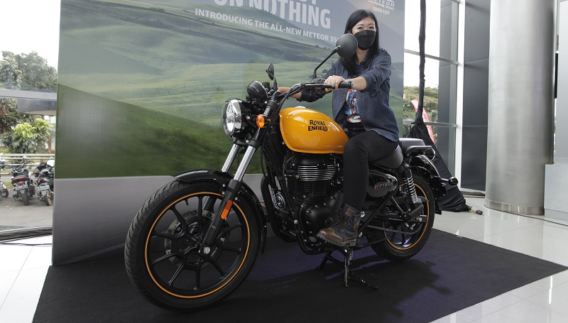 Royal Enfield Meteor 350 Full Aksesori di IIMS Hybrid 2021 Royal Enfield Meteor 350 - fireball