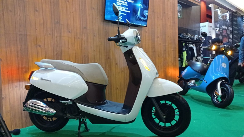 9 Motor Matik Retro yang Mirip Vespa, Lebih murah! benelli panarea