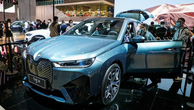 Prediksi 15 Mobil Terbaru Tahun 2022 di Indonesia SUV BMW iX resmi mengaspal