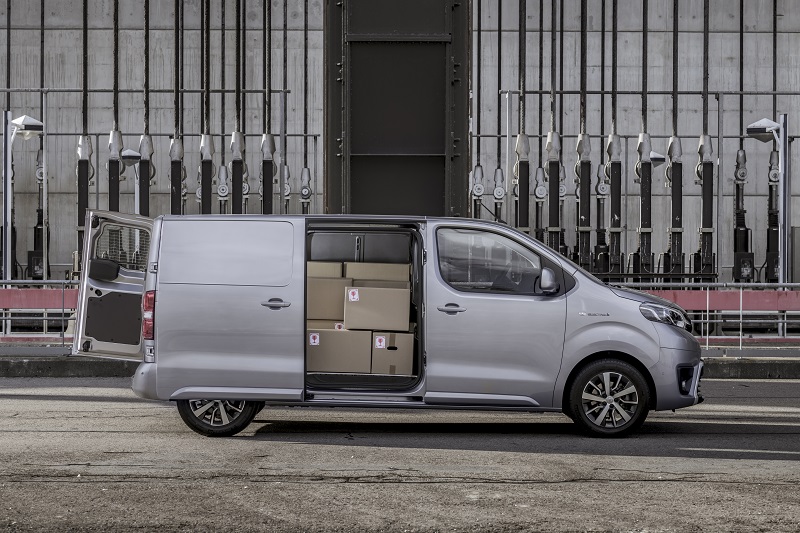 Toyota Proace Electric Meluncur, Ada Versi Mobil Keluarga Toyota Proace Electric - Tampak samping