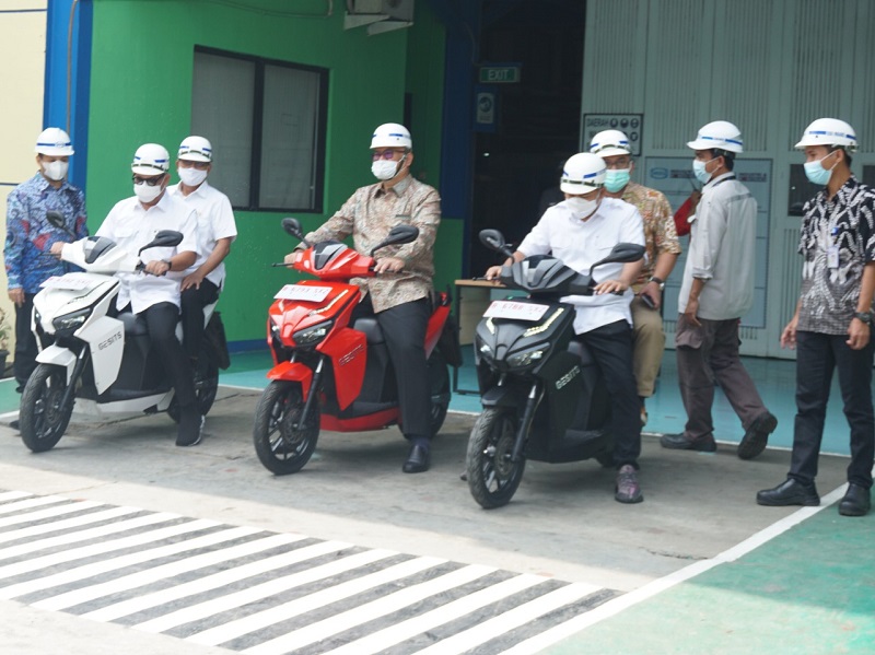 Moeldoko Tinjau Pabrik Motor Gesits Moeldoko Tinjau Pabrik Motor GESITS