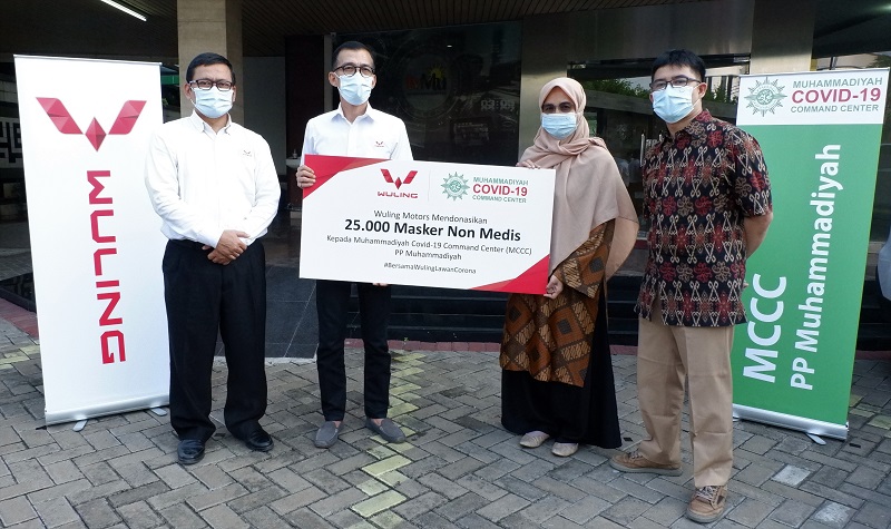Wuling Beri Bantuan 50 Ribu Masker ke Muhammadiyah dan NU wuling beri bantuan