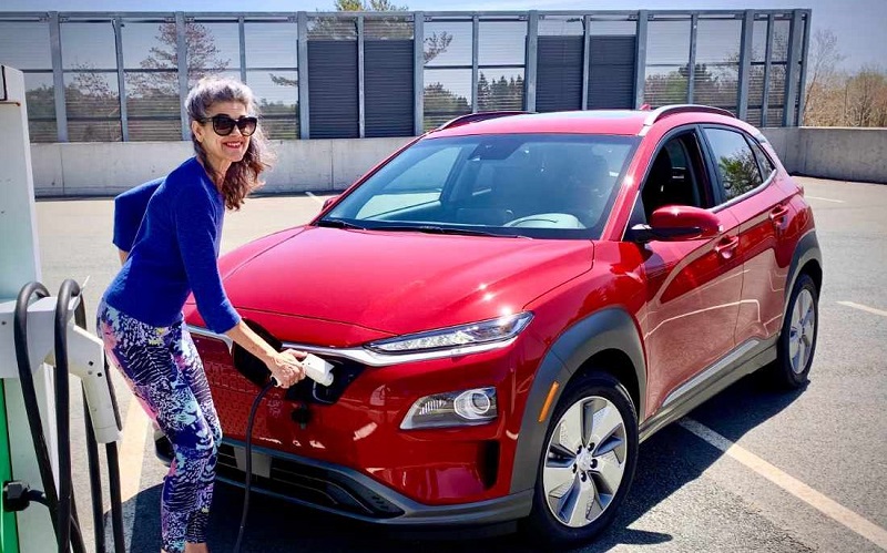7 Rekomendasi Mobil yang Cocok untuk Wanita mobil yang cocok untuk wanita - hyundai kona electric