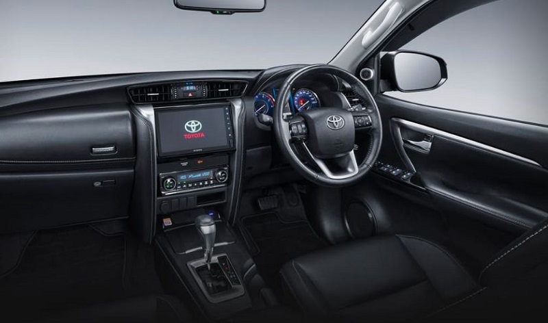 Toyota Fortuner GR Sport, Apa yang Berubah? interior toyota fortuner gr sport