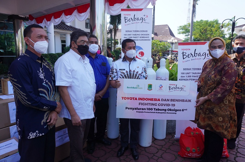 Toyota Sumbang 100 Tabung Oksigen ke Karawang Toyota Sumbang 100 Tabung Oksigen