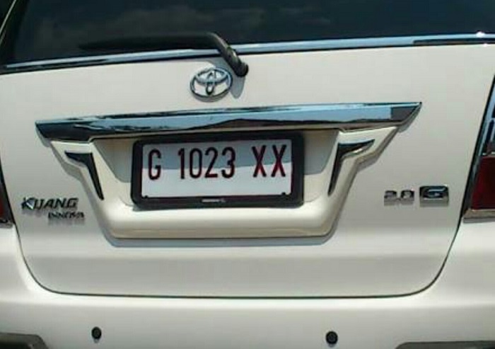 Permudah E-Tilang, Plat Nomor Kendaraan Ganti Warna Putih? plat nomor kendaraan