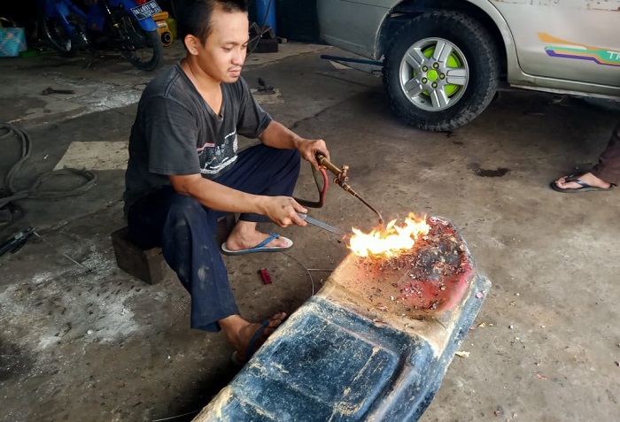 Waspada, Ini Penyebab Tangki Bensin Mobil Bocor penyebab tangki bensin mobil bocor